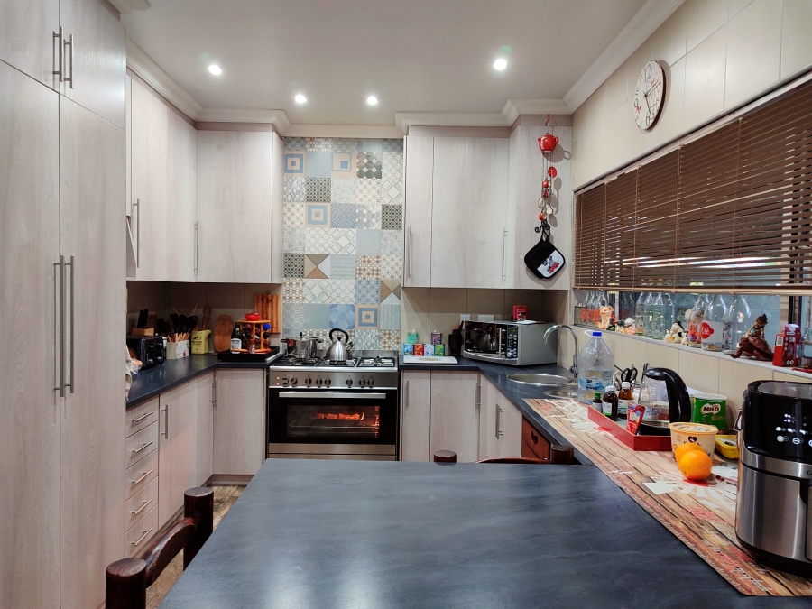 3 Bedroom Property for Sale in Flamwood North West